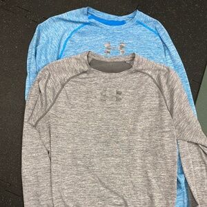 Lot of 2 Underarmour Long Sleeve